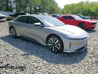 2023 Lucid Air Grand Touring z VIN 50EA1GBA9PA003155, wystawiony jako Copart lot #55441165 z przebiegiem 6 078 mil mil oraz Szkoda całkowita • Salvage title. Historia ofert i sprzedaży dostępna na DreamBid. Obrazek 13.