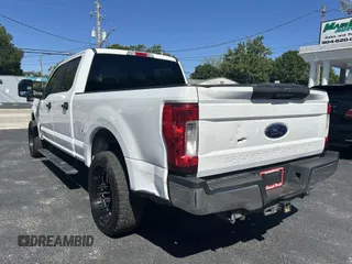 2018 Ford Super Duty F-250 SRW XL with VIN 1FT7W2BT1JEC39660, listed as a IAAI auction lot 42070770 with 300,079 mi miles. Bid and sale history available at carsss.com. Image 3.