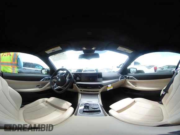 2025 BMW 4 Series 430i z VIN WBA33DB08SCU35159, wystawiony jako IAAI lot #42019631 z przebiegiem 895 mil mil oraz . Historia ofert i sprzedaży dostępna na DreamBid. Obrazek 24.