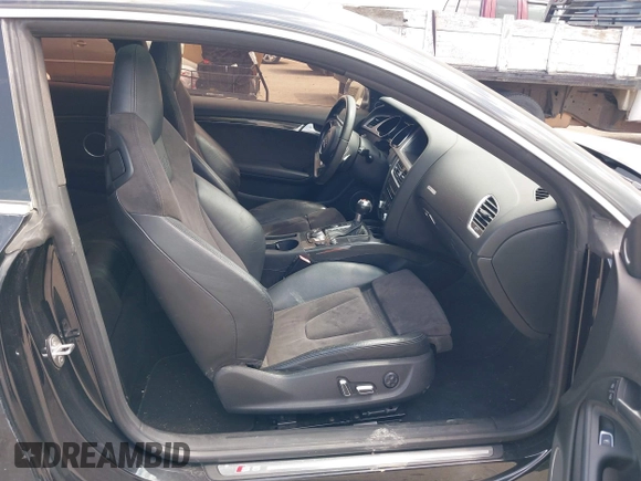 2013 Audi S5 Prestige z VIN WAUVGAFR8DA015727, wystawiony jako IAAI lot #42445090 z przebiegiem 136 237 mil mil oraz . Historia ofert i sprzedaży dostępna na DreamBid. Obrazek 5.
