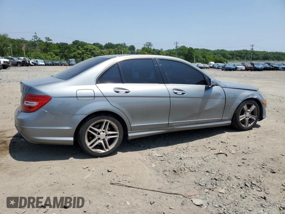 2013 Mercedes-Benz C 350 Sport z VIN WDDGF5HBXDR272336, wystawiony jako Copart lot #59851155 z przebiegiem 189 350 mil mil oraz Czysty tytuł • Clean title. Historia ofert i sprzedaży dostępna na DreamBid. Obrazek 3.