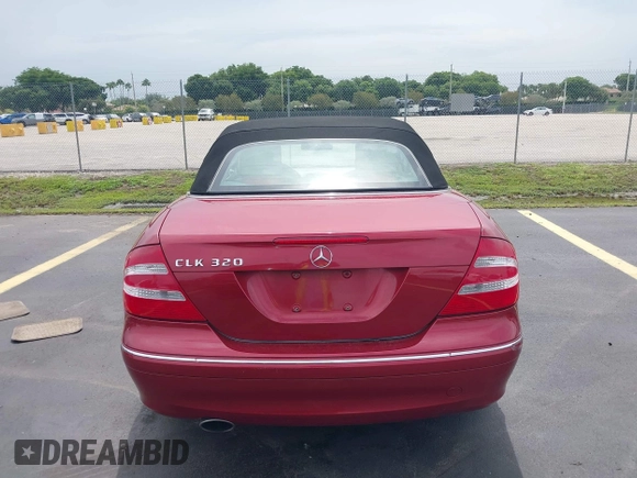 2005 Mercedes-Benz CLK 320 z VIN WDBTK65G05T040423, wystawiony jako IAAI lot #42645524 z przebiegiem 87 894 mil mil oraz . Historia ofert i sprzedaży dostępna na DreamBid. Obrazek 16.