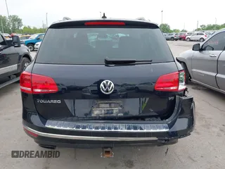 2016 Volkswagen Touareg Sport z VIN WVGEF9BP7GD012373, wystawiony jako IAAI lot #42358266 z przebiegiem 81 827 mil mil oraz . Historia ofert i sprzedaży dostępna na DreamBid. Obrazek 16.