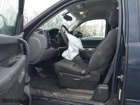 2011 Chevrolet Silverado 1500 LS with VIN 1GCRCREA6BZ352387, listed as a IAAI auction lot 41661151 with 112,523 mi miles. Bid and sale history available at carsss.com. Image 5.