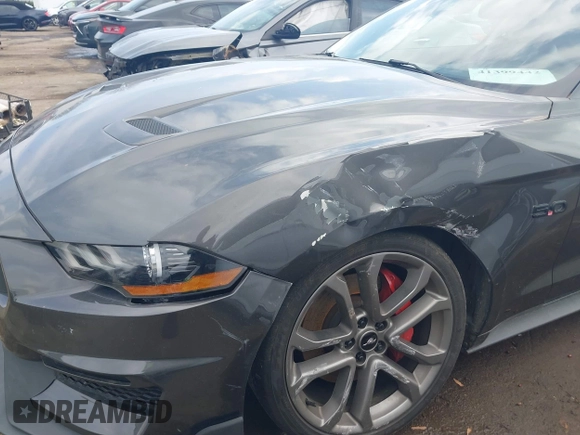 2019 Ford Mustang GT Premium z VIN 1FATP8FF2K5140520, wystawiony jako IAAI lot #41399442 z przebiegiem 101 737 mil mil oraz . Historia ofert i sprzedaży dostępna na DreamBid. Obrazek 6.