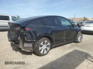2024 Tesla Model Y Long Range z VIN 7SAYGDEE1RF985095, wystawiony jako Copart lot #55155635 z przebiegiem 17 007 mil mil oraz Szkody całkowita. Historia ofert i sprzedaży dostępna na DreamBid. Obrazek 3.
