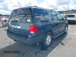2004 Ford Expedition Special Service with VIN 1FMFU16L24LA56074, listed as a IAAI auction lot 41803262 with 86,169 mi miles. Bid and sale history available at carsss.com. Image 4.