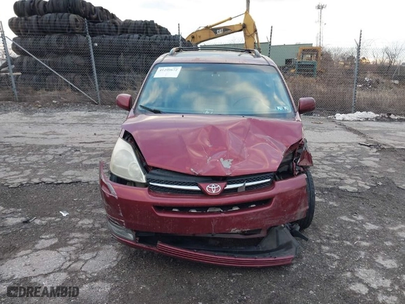 2004 Toyota Sienna XLE with VIN 5TDBA22C04S011964, listed as a IAAI auction lot 41299672 with NaN miles. Bid and sale history available at carsss.com. Image 12.