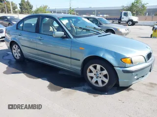 2004 BMW 3 Series 325i with VIN WBAAZ33484KP88141, listed as a IAAI auction lot 42038373 with 275,058 mi miles. Bid and sale history available at carsss.com. Image 1.