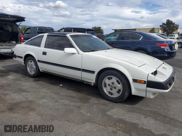 1985 Nissan 300ZX z VIN JN1HZ16S9FX050874, wystawiony jako Copart lot #72283704 z przebiegiem 139 895 mil mil oraz Tytuł czysty. Historia ofert i sprzedaży dostępna na DreamBid. Obrazek 4.