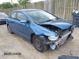 2008 Honda Civic LX z VIN 1HGFA16588L047160, wystawiony jako IAAI lot #42401005 z przebiegiem 174 381 mil mil oraz . Historia ofert i sprzedaży dostępna na DreamBid. Obrazek 1.