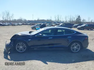2015 Tesla Model S 85D with VIN 5YJSA1H25FFP70562, listed as a IAAI auction lot 41787957 with 177,688 mi miles. Bid and sale history available at carsss.com. Image 14.