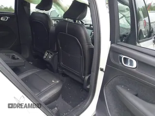 2019 Volvo XC40 Momentum z VIN YV4AC2HK7K2107905, wystawiony jako IAAI lot #40556146 z przebiegiem Nie podano mil oraz . Historia ofert i sprzedaży dostępna na DreamBid. Obrazek 8.