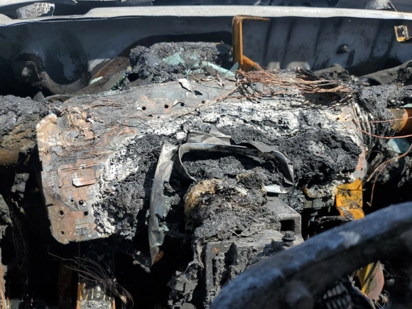2014 Ford Expedition Limited z VIN 1FMJU2A50EEF01135, wystawiony jako Copart lot #58932625 z przebiegiem Nie podano mil oraz Szkoda całkowita • Salvage title. Historia ofert i sprzedaży dostępna na DreamBid. Obrazek 9.