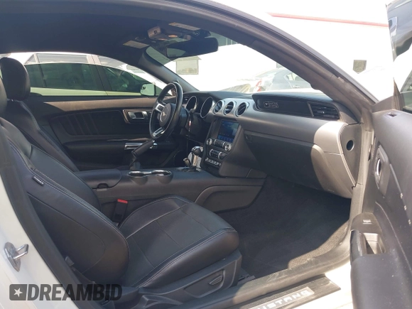 2020 Ford Mustang GT z VIN 1FA6P8CF5L5168721, wystawiony jako IAAI lot #42488098 z przebiegiem 53 983 mil mil oraz . Historia ofert i sprzedaży dostępna na DreamBid. Obrazek 5.