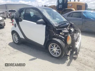 2010 Smart fortwo Pure z VIN WMEEJ3BA4AK342214, wystawiony jako Copart lot #62726614 z przebiegiem 110 472 mil mil oraz Szkoda całkowita • Salvage title. Historia ofert i sprzedaży dostępna na DreamBid. Obrazek 4.