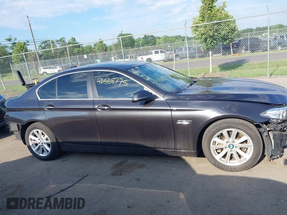2014 BMW 5 Series 528i xDrive z VIN WBA5A7C50ED612098, wystawiony jako IAAI lot #42568775 z przebiegiem 31 475 mil mil oraz . Historia ofert i sprzedaży dostępna na DreamBid. Obrazek 13.