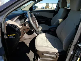 2018 Hyundai Santa Fe 2.4L z VIN 5XYZTDLB5JG568579, wystawiony jako Copart lot #82534794 z przebiegiem 130 032 mil mil oraz Szkoda całkowita • Salvage title. Historia ofert i sprzedaży dostępna na DreamBid. Obrazek 7.