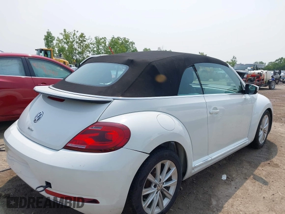 2019 Volkswagen Beetle S с VIN 3VW5DAAT1KM500920, выставлен на аукционе IAAI как лот 42401666 с пробегом Не указан миль и . История ставок и продаж доступна на DreamBid. Изображение 4.