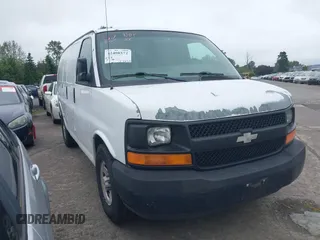 2003 Chevrolet Express Cargo z VIN 1GCFG15X931104065, wystawiony jako IAAI lot #42408572 z przebiegiem 153 653 mil mil oraz . Historia ofert i sprzedaży dostępna na DreamBid. Obrazek 1.