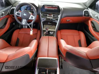 2022 BMW M8 Competition z VIN WBSGV0C01NCJ53223, wystawiony jako Copart lot #76250753 z przebiegiem 25 966 mil mil oraz . Historia ofert i sprzedaży dostępna na DreamBid. Obrazek 8.