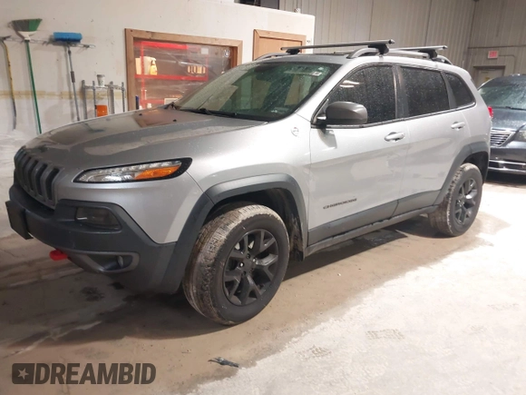 2014 Jeep Cherokee Trailhawk z VIN 1C4PJMBS4EW254963, wystawiony jako IAAI lot #42065845 z przebiegiem 187 356 mil mil oraz . Historia ofert i sprzedaży dostępna na DreamBid. Obrazek 19.