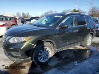 2020 Nissan Rogue S z VIN 5N1AT2MT6LC752506, wystawiony jako Copart lot #42526945 z przebiegiem 130 427 mil mil oraz Szkoda całkowita • Salvage title. Historia ofert i sprzedaży dostępna na DreamBid. Obrazek 1.