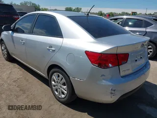 2010 Kia Forte EX z VIN KNAFU4A2XA5838916, wystawiony jako IAAI lot #42380123 z przebiegiem 153 033 mil mil oraz . Historia ofert i sprzedaży dostępna na DreamBid. Obrazek 3.