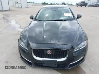 2019 Jaguar XJ z VIN SAJWA1CEXKMW22140, wystawiony jako IAAI lot #42113507 z przebiegiem 24 207 mil mil oraz . Historia ofert i sprzedaży dostępna na DreamBid. Obrazek 12.