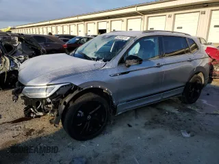 2024 Volkswagen Tiguan SE R-Line Black z VIN 3VVCB7AX5RM129682, wystawiony jako Copart lot #42508015 z przebiegiem 3 774 mil mil oraz Nie do naprawy • Non repairable. Historia ofert i sprzedaży dostępna na DreamBid. Obrazek 1.