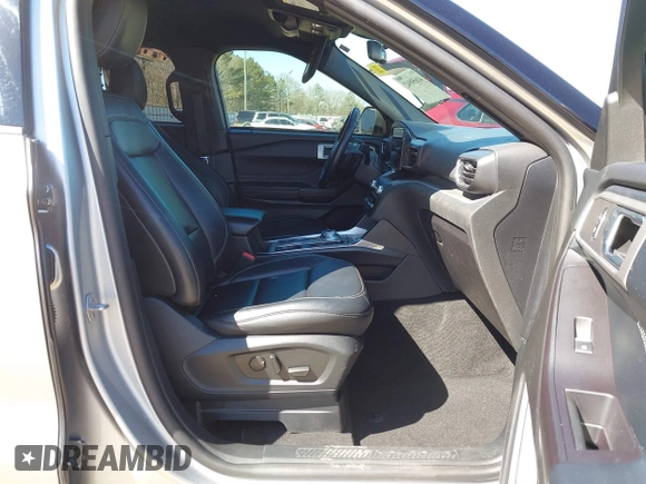 2020 Ford Explorer XLT with VIN 1FMSK7DH8LGA09516, listed as a IAAI auction lot 41650942 with 113,000 mi miles and . Bid and sale history available at carsss.com. Image 5.