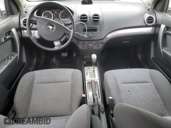 2008 Chevrolet Aveo LT z VIN KL1TG56608B263677, wystawiony jako Copart lot #44495655 z przebiegiem 131 918 mil mil oraz Szkoda całkowita • Salvage title. Historia ofert i sprzedaży dostępna na DreamBid. Obrazek 8.