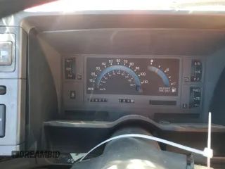 1990 Chevrolet Blazer z VIN 1GNCS18Z2L8113073, wystawiony jako Copart lot #87676865 z przebiegiem 22 827 mil mil oraz Szkoda całkowita • Salvage title. Historia ofert i sprzedaży dostępna na DreamBid. Obrazek 9.