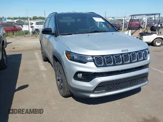 2025 Jeep Compass Limited с VIN 3C4NJDCN1ST579264, выставлен на аукционе IAAI как лот 42816411 с пробегом 12 228 миль миль и . История ставок и продаж доступна на DreamBid. Изображение 1.