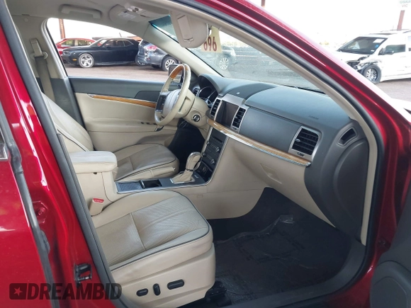 2012 Lincoln MKZ z VIN 3LNHL2GC9CR820146, wystawiony jako IAAI lot #42015047 z przebiegiem 89 135 mil mil oraz . Historia ofert i sprzedaży dostępna na DreamBid. Obrazek 5.