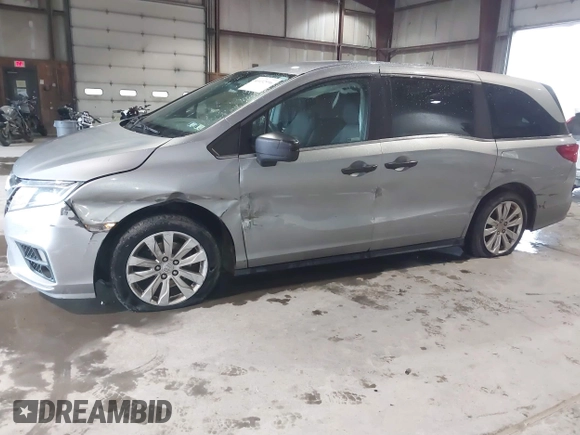 2018 Honda Odyssey LX with VIN 5FNRL6H21JB067863, listed as a IAAI auction lot 40432996 with 224,723 mi miles. Bid and sale history available at carsss.com. Image 6.