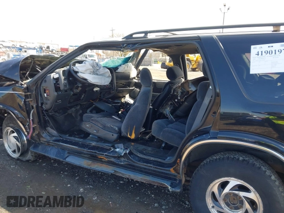 2000 Chevrolet Blazer LT with VIN 1GNDT13W8Y2280580, listed as a IAAI auction lot 41901975 with 236,736 mi miles and . Bid and sale history available at DreamBid. Image 6.