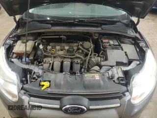 2014 Ford Focus SE z VIN 1FADP3K2XEL255540, wystawiony jako Copart lot #57070215 z przebiegiem 236 707 mil mil oraz Czysty tytuł • Clean title. Historia ofert i sprzedaży dostępna na DreamBid. Obrazek 11.