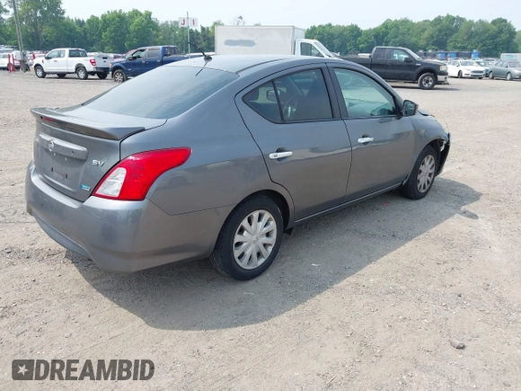 2016 Nissan Versa S z VIN 3N1CN7AP9GL829345, wystawiony jako IAAI lot #42441630 z przebiegiem 147 607 mil mil oraz . Historia ofert i sprzedaży dostępna na DreamBid. Obrazek 4.