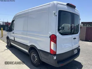 2018 Ford Transit z VIN 1FTYE1CM6JKB42352, wystawiony jako IAAI lot #42658536 z przebiegiem 82 802 mil mil oraz . Historia ofert i sprzedaży dostępna na DreamBid. Obrazek 16.