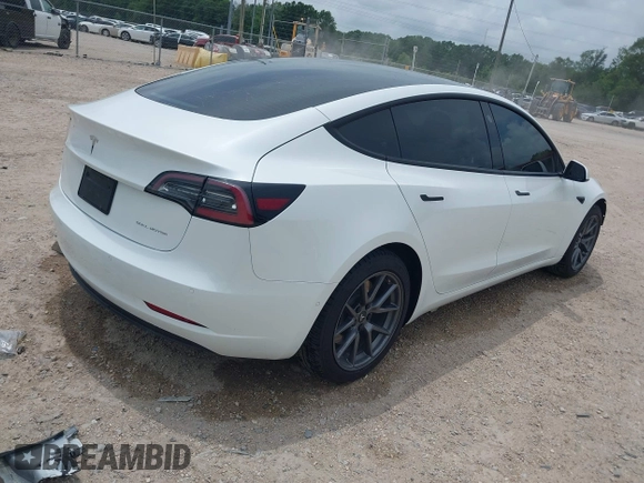 2021 Tesla Model 3 Long Range z VIN 5YJ3E1EB1MF975824, wystawiony jako IAAI lot #42146968 z przebiegiem 97 570 mil mil oraz . Historia ofert i sprzedaży dostępna na DreamBid. Obrazek 4.
