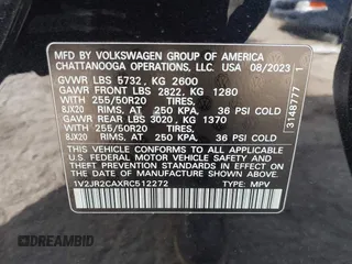 2024 Volkswagen Atlas SE z VIN 1V2JR2CAXRC512272, wystawiony jako IAAI lot #41642077 z przebiegiem 13 583 mil mil oraz . Historia ofert i sprzedaży dostępna na DreamBid. Obrazek 9.