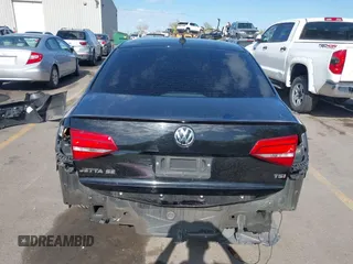 2015 Volkswagen Jetta SE z VIN 3VWD17AJ4FM235602, wystawiony jako IAAI lot #42073616 z przebiegiem 183 291 mil mil oraz . Historia ofert i sprzedaży dostępna na DreamBid. Obrazek 17.