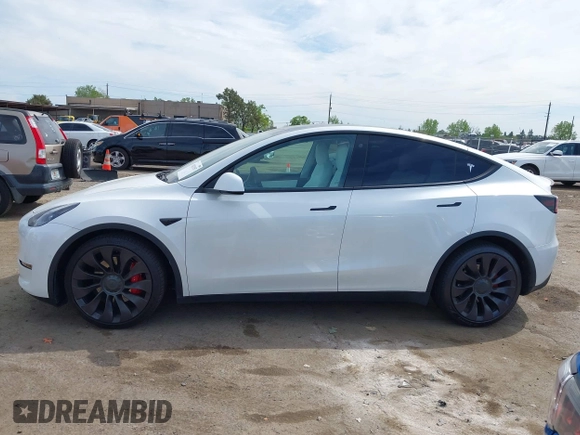 2021 Tesla Model Y Performance z VIN 5YJYGDEF7MF277769, wystawiony jako IAAI lot #42025157 z przebiegiem 28 522 mil mil oraz . Historia ofert i sprzedaży dostępna na DreamBid. Obrazek 13.