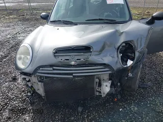 2004 MINI Hardtop S z VIN WMWRE33434TD88466, wystawiony jako IAAI lot #42012286 z przebiegiem 171 283 mil mil oraz . Historia ofert i sprzedaży dostępna na DreamBid. Obrazek 6.
