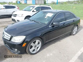 2010 Mercedes-Benz C 300 Sport z VIN WDDGF8BB9AR124264, wystawiony jako IAAI lot #42075919 z przebiegiem 210 433 mil mil oraz . Historia ofert i sprzedaży dostępna na DreamBid. Obrazek 2.