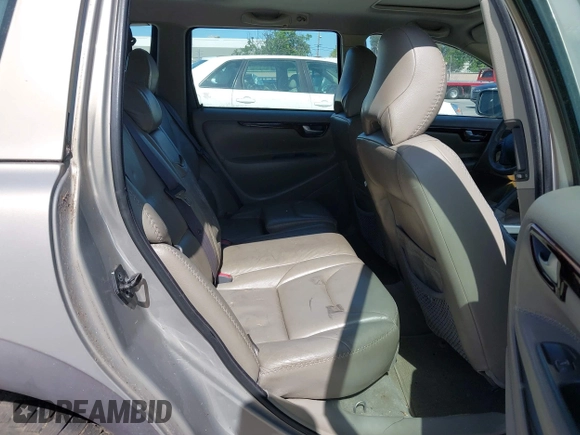 2001 Volvo V70 with VIN YV1SZ58D011023061, listed as a IAAI auction lot 42084689 with 170,688 mi miles. Bid and sale history available at carsss.com. Image 8.