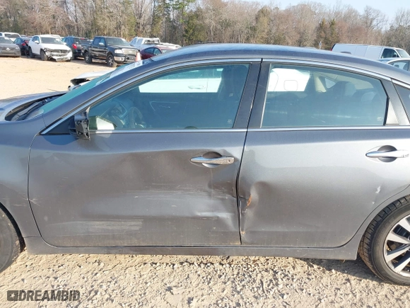 2017 Nissan Altima 2.5 SR with VIN 1N4AL3AP6HC280239, listed as a IAAI auction lot 41797573 with 183,638 mi miles. Bid and sale history available at carsss.com. Image 14.