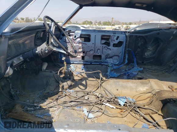 1967 Chevrolet Impala z VIN 168877J149719, wystawiony jako Copart lot #71652484 z przebiegiem 38 801 mil mil oraz Szkoda całkowita • Salvage title. Historia ofert i sprzedaży dostępna na DreamBid. Obrazek 7.