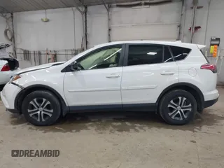 2018 Toyota RAV4 LE z VIN JTMBFREV7JJ207951, wystawiony jako IAAI lot #42376282 z przebiegiem 109 704 mil mil oraz . Historia ofert i sprzedaży dostępna na DreamBid. Obrazek 14.